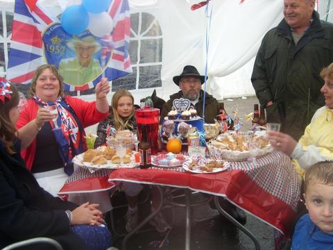 People enjoyed a picnic lunch to be proud of. Image courtesy of Maggie Payne.