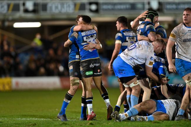 Bath Rugby players including Max Ojomoh celebrate at the final whistle - Mandatory by-line: Patrick Khachfe/JMP - 09/01/2022 - RUGBY UNION - The Recreation Ground - Bath, England - Bath Rugby v Worcester Warriors - Gallagher Premiership Rugby